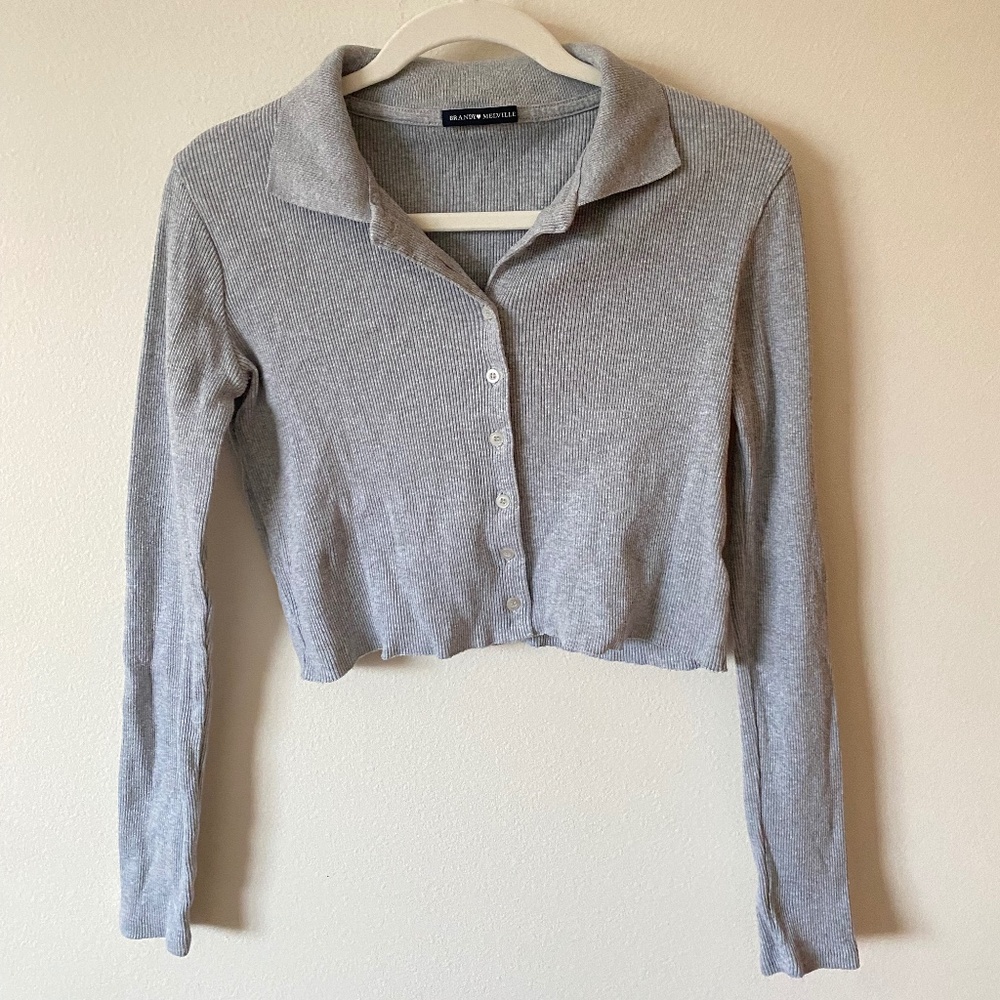 Brandy Melville Long sleeve grey crop top button up